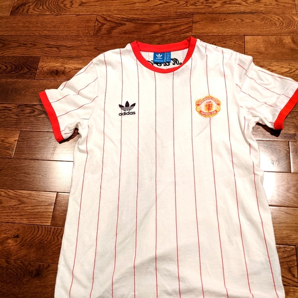 Too small - Picture 1 of 1